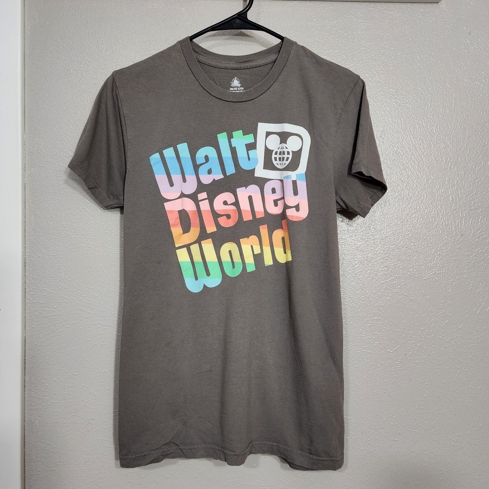 2022 Disney Parks Walt Disney World Retro Rainbow Logo‎ Mickey Gray Shirt Size S